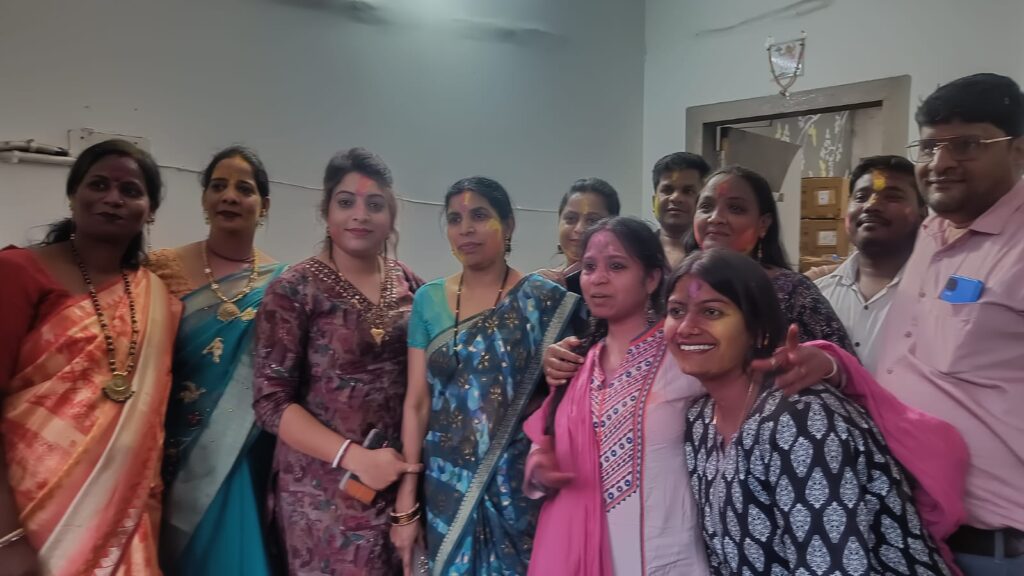 समाजसेवी लक्ष्मी नारायण लाहोटी के निवास स्थान पर होली मिलन का आयोजन